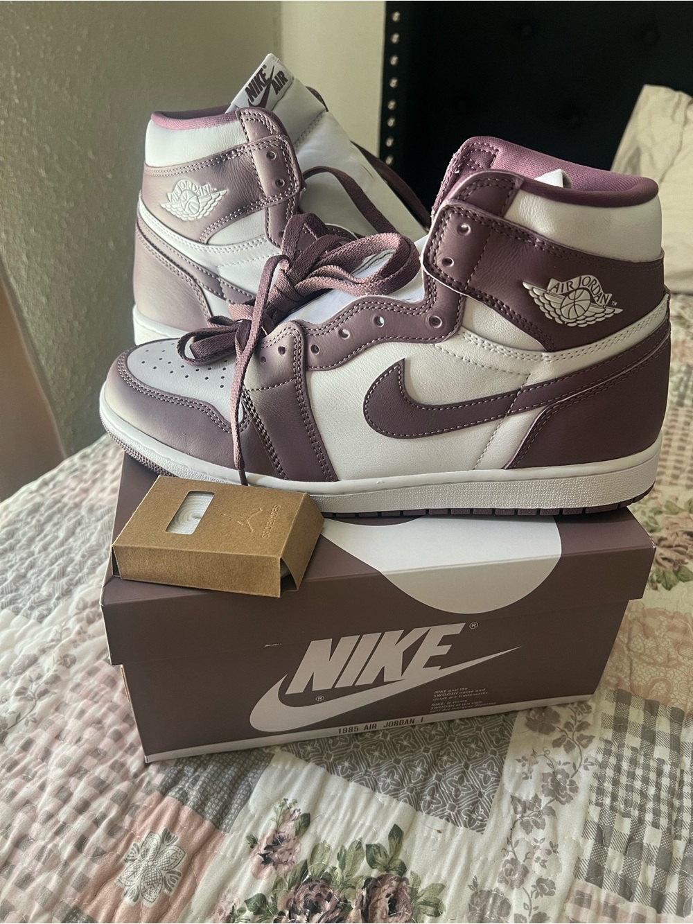 Air Jordan 1 Retro High OG 'Mauve'